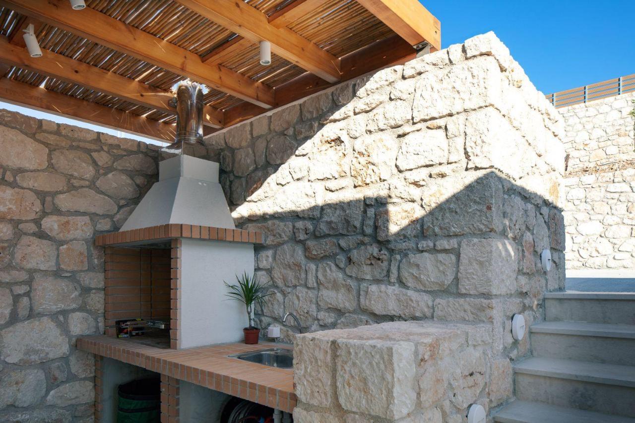 Villa Balance Gerani  Bagian luar foto